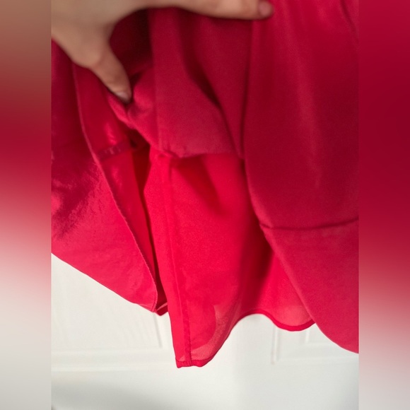 BCBGMaxzaria 100 % SILK Hi-Low Top in Lipstick Red XS - Picture 12 of 16